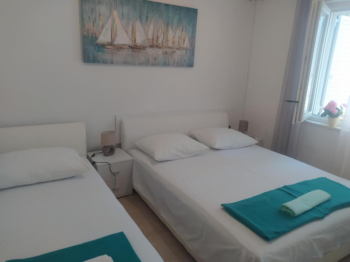 Apartmani Trubi 2 Vodice Esterno foto